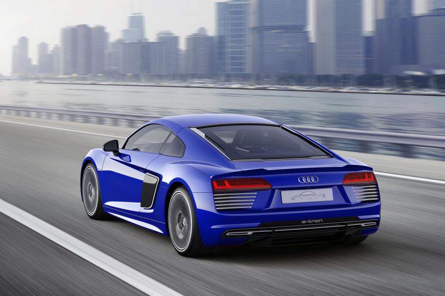  Audi R8 e-tron Piloted Driving Concept 2015 года  (фото 4 из 12)